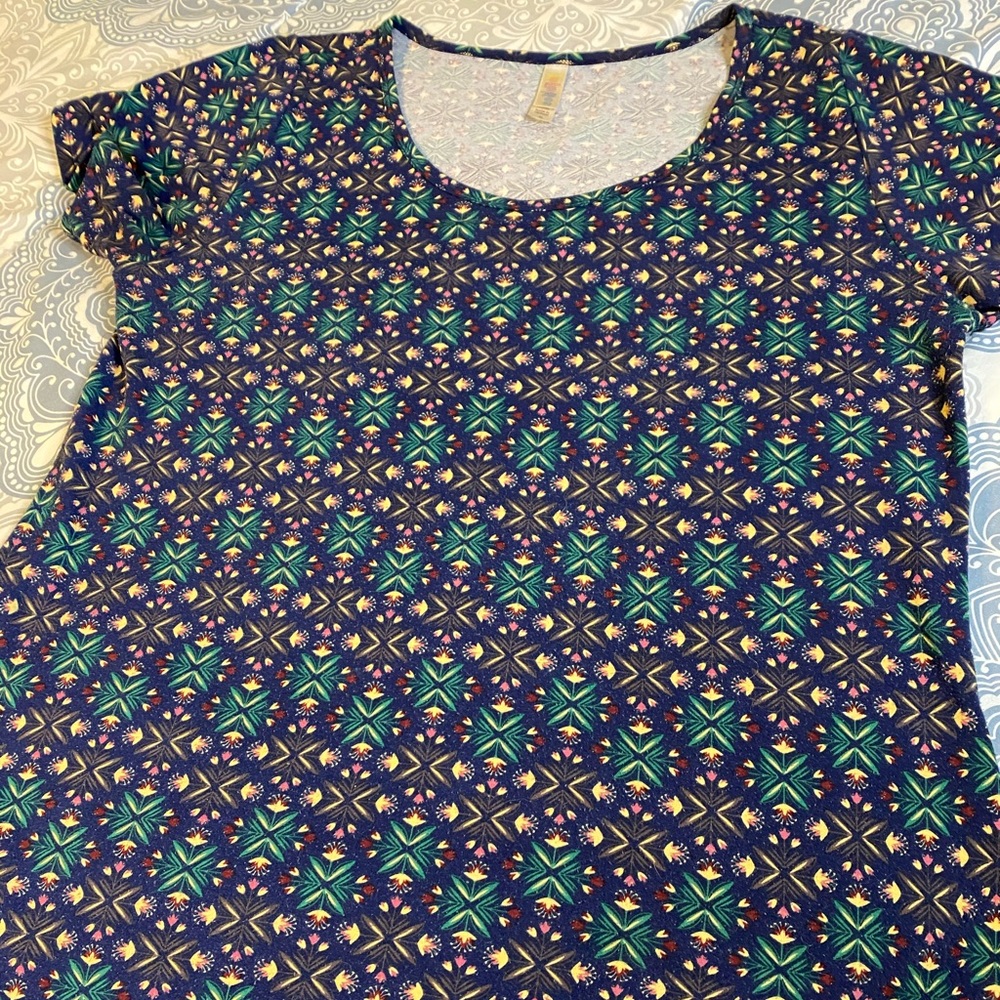 LuLaRoe Classic Tee- size XL